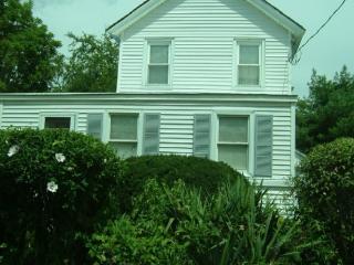 24 Franklin Sq, Freeport, NY 11520-4541