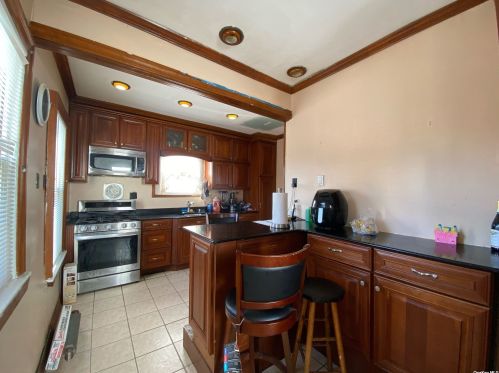 131-41 231st St, Jamaica, NY 11413-2107