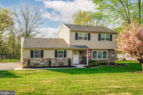 500 Falcon Rd, Norristown, PA 19403-1906