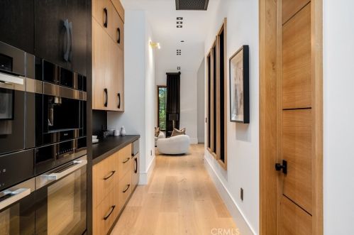 4508 Haskell Ave, Van Nuys CA  91436-3148 exterior