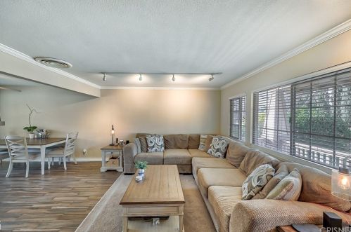 22326 Festividad Dr, Santa Clarita, CA 91350-2328