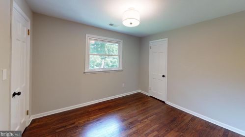 913 Lake Dr, Trenton NJ  08648-4003 exterior