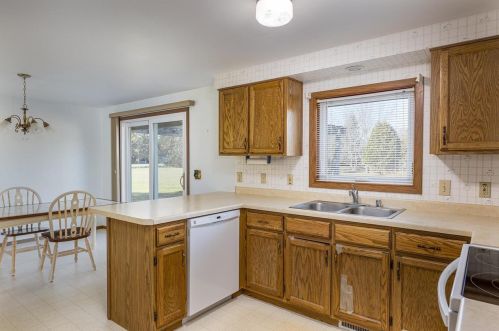 3570 Mardon Ln, Green Bay WI  54313-8212 exterior