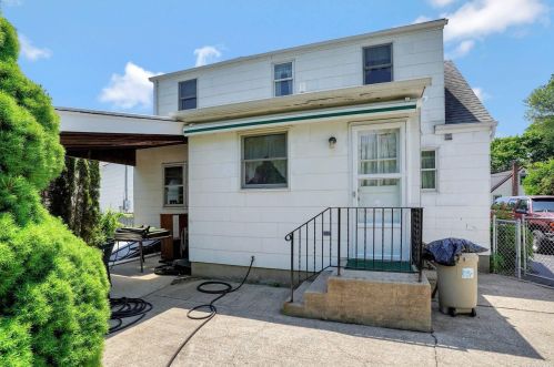 608 6th St, Elwood NY  11731-2326 exterior