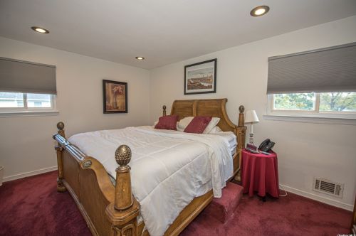 28 Hammond Rd, Elwood NY  11731-4810 exterior