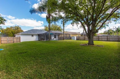 8023 Kaitlin Cir, Lakeland FL 33810-5147 exterior