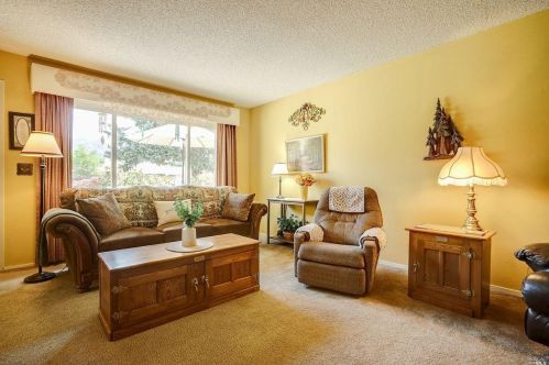 6588 Meadowridge Dr, Santa Rosa, CA 95409-5863