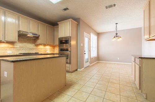 1519 Rustic Timbers Ln, Lewisville TX  75028-1432 exterior