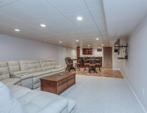 135 Hooker Farm Rd, Salem NH  03079-1815 exterior