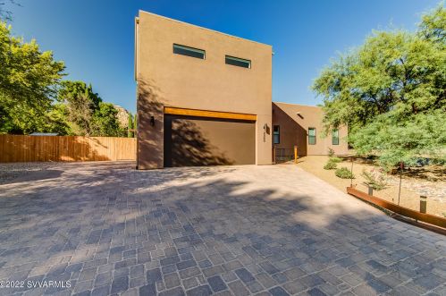 2480 Roadrunner Rd, Sedona, AZ 86336-5203