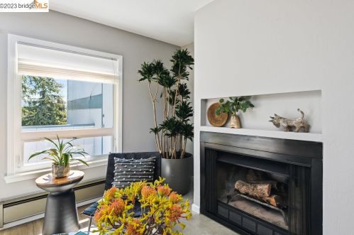 4052 Everett Ave, Oakland, CA 94602-1761