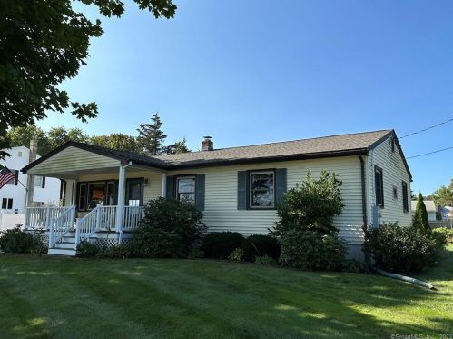 933 Stonington Rd, Pawcatuck, CT 06379-1436