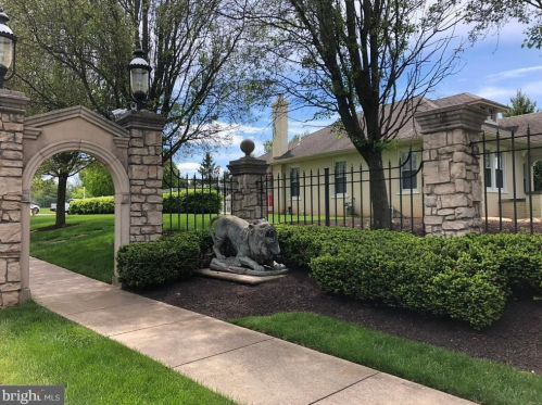 33 Chancery Ct, Souderton PA  18964-2903 exterior