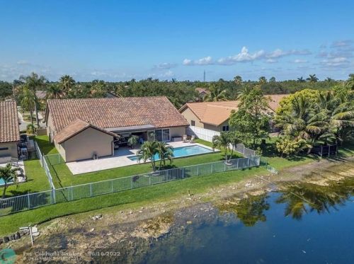 16373 11th St, Hollywood FL 33027-5050 exterior