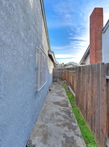 2379 Mountain Woods St, Colton CA  92324-4536 exterior