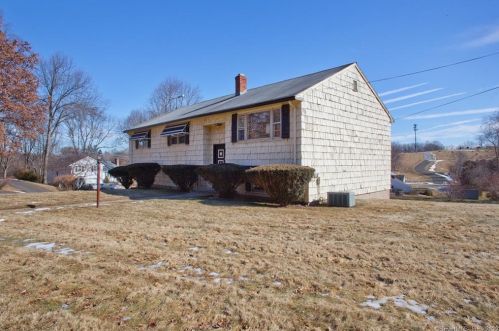 7 Downing Cir, Bloomfield, CT 06002-2028