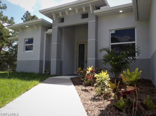 802 Canton Ave, Lehigh Acres, FL 33972-3502