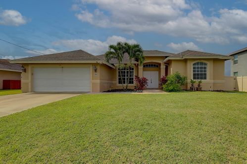 898 Abbot Ave, Fort Pierce, FL 34953-6715
