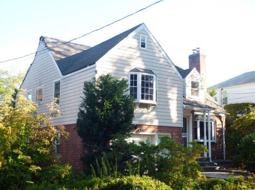 25427 Walden Ave, Great Neck, NY 11020-1017