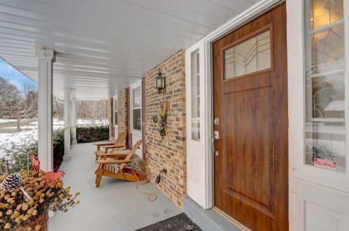 7373 Santa Monica Blvd, Milwaukee, WI 53217-3547