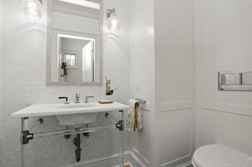 310 South Ave, New Canaan CT  06840-5820 exterior