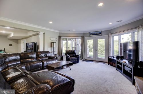 20405 Crimson Pl, Leesburg VA 20175-6362 exterior