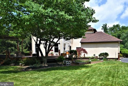 86 Wood Dr, Southampton PA  18966-2214 exterior