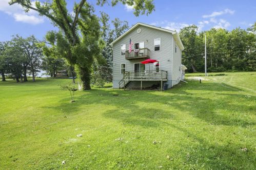 23630 Golf Rd, Kansasville, WI 53139-9591