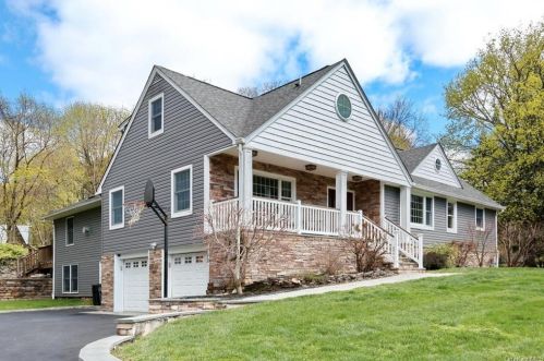 4 Stemmer Ln, Airmont, NY 10901-4305