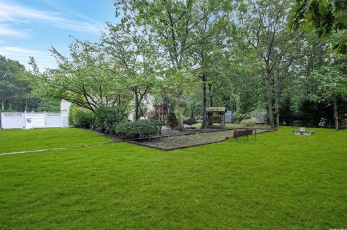 162 Miller Place Rd, Miller Place NY  11764-2803 exterior