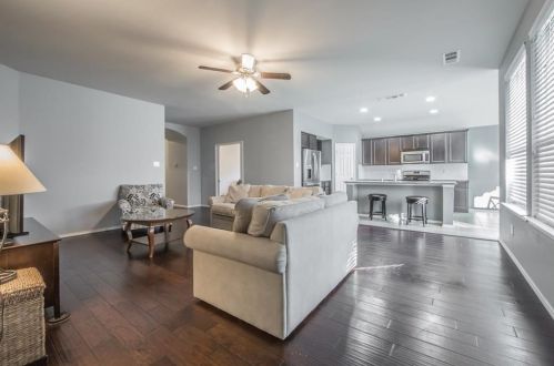 1101 Roadrunner Dr, Oak Point TX  75068-8543 exterior