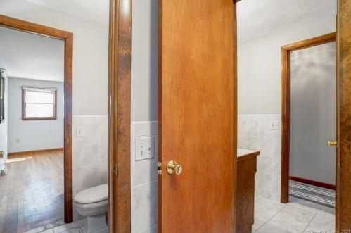 27 Welch Rd, North Haven CT  06473-2844 exterior