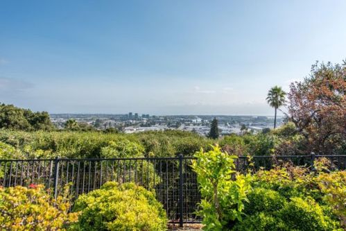 1525 Vine St, Belmont, CA 94002-3741