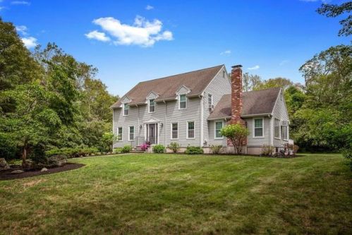 1 Bogastow Cir, Millis, MA 02054-1039