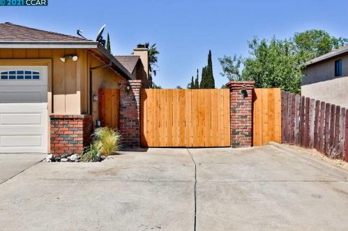 4001 Woodhill Dr, Oakley, CA 94561-2505