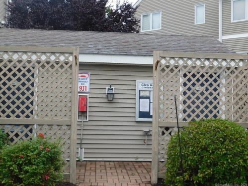 22 Glenrock, Norwalk CT 06850-1372 exterior