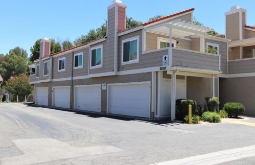31357 The Old Rd, Santa Clarita, CA 91384-4212