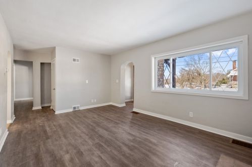 111 Warren Dr, New Kensington PA  15068-5256 exterior