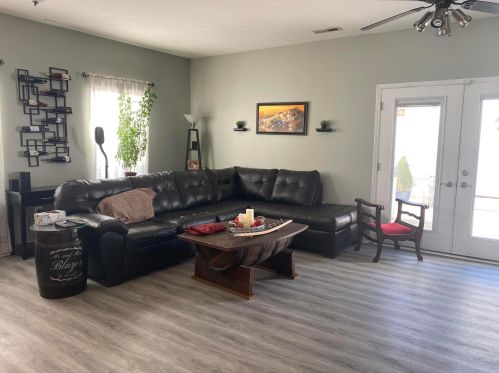 691 Pondview Dr, Darbydale, OH 43123-8320