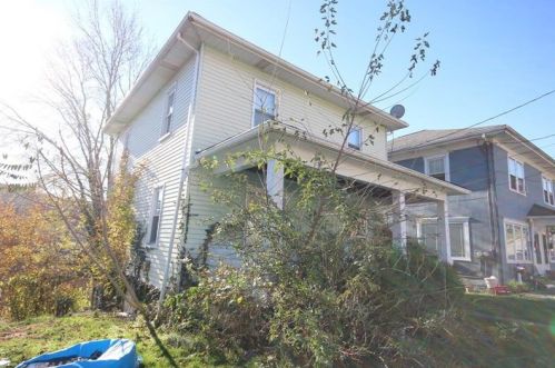 330 Good St, Jeannette, PA 15644-1847