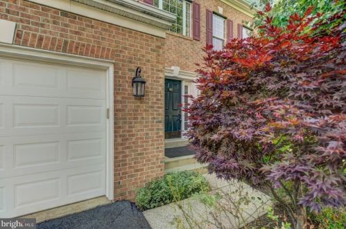 2616 Iron Forge Rd, Herndon, VA 20171-2918