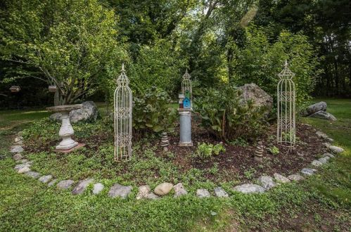 17 Barden Ln, Warren RI  02885-3607 exterior