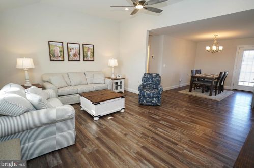 2 Highland Dr, Seaford DE  19973-4827 exterior