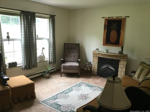 16 Salt Box Ln, Uncasville CT  06382-2084 exterior