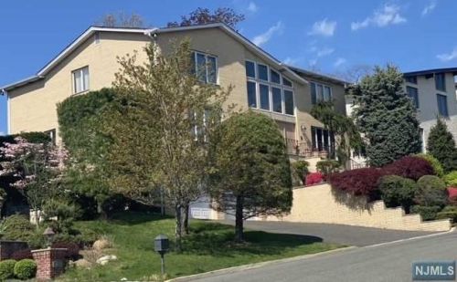 316 Center St, Englewood, NJ 07632-1606