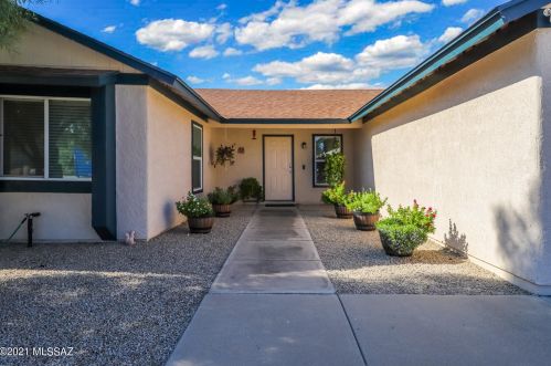 10002 Stella Rd, Tucson, AZ 85730-3137