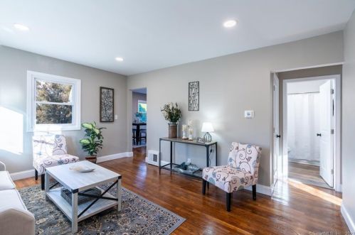127 Deepwood Dr, Manchester, CT 06040-3839