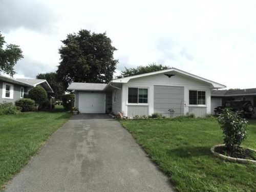 4 Robinson Rd, Bricktown, NJ 08724-1942