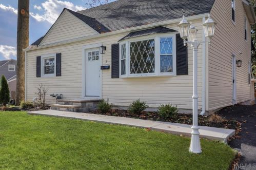 7 Valley View Rd, East Brunswick, NJ 08816-2970
