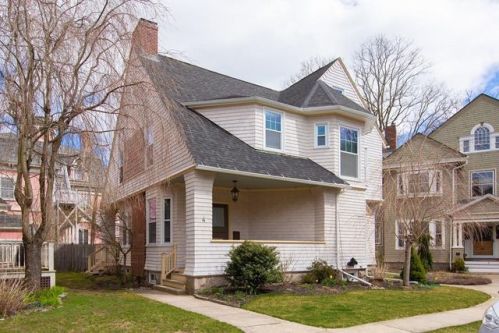 4 Clinton Pl, New Bedford, MA 02740-4986